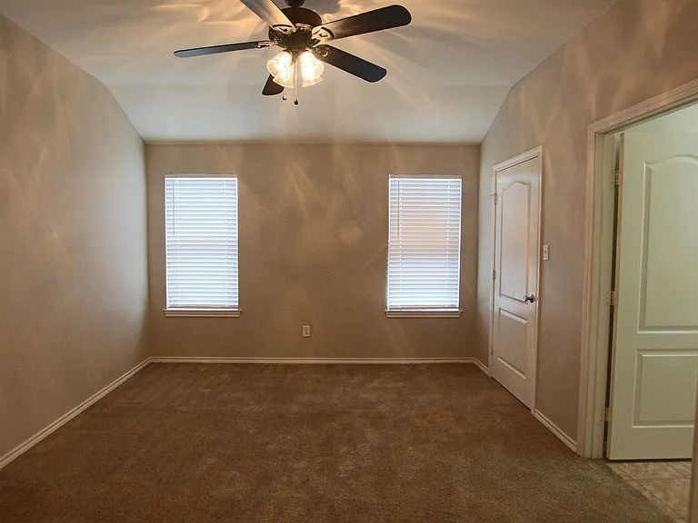 2 Bedroom Duplex for Rent in Lindale! — Photo 9