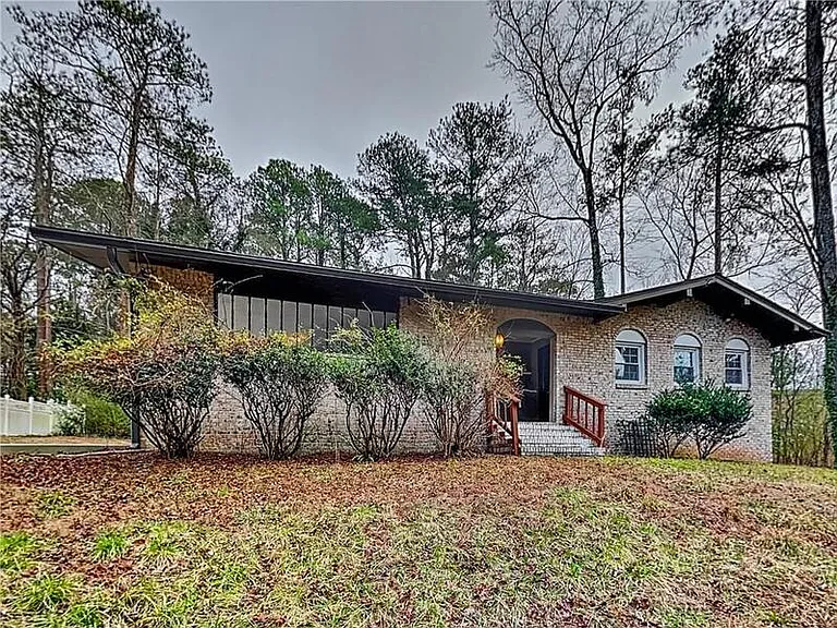 4790 Matterhorn Dr SW — Photo 2