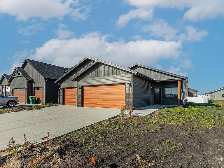 5846 James Dr W — Photo 1