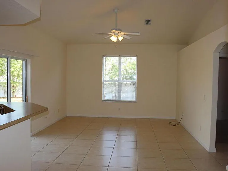 1225 SW Fountain Ave — Photo 6