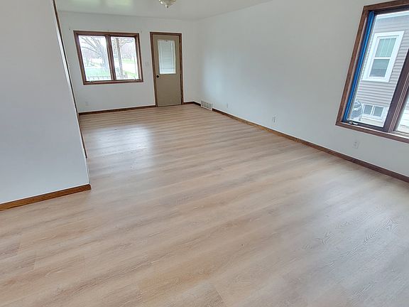 5th image of 881 Higgins Ave