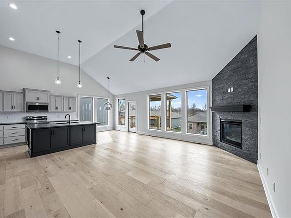 5th image of 205 NE Hoot Owl St