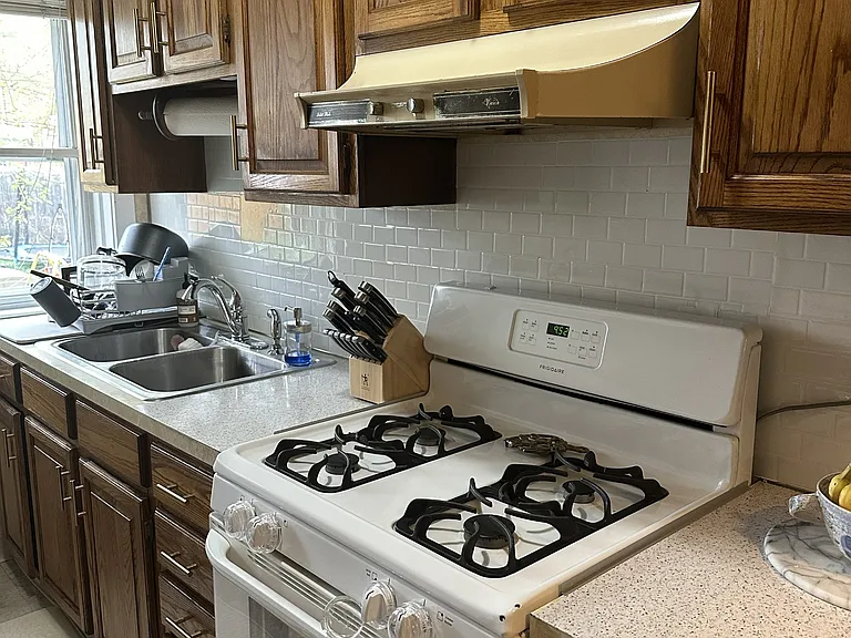 210 S Union St — Photo 6