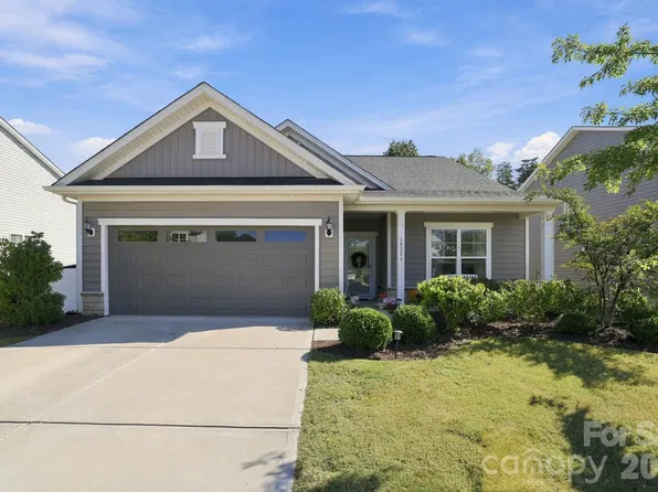 19201 Yellow Birch Dr, Charlotte, NC 28278
