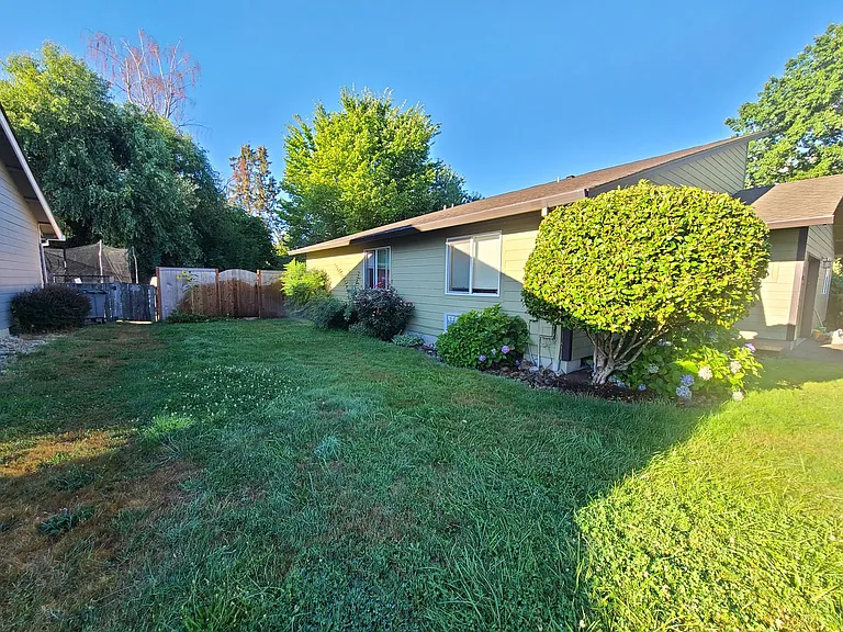 1590 SW Harbor Dr — Photo 9