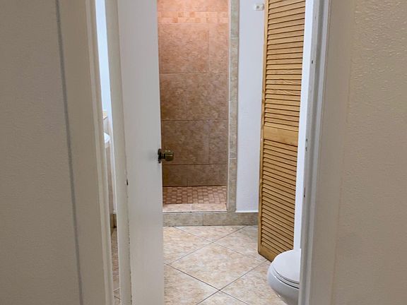 5th image of 4235 N University Dr APT 204