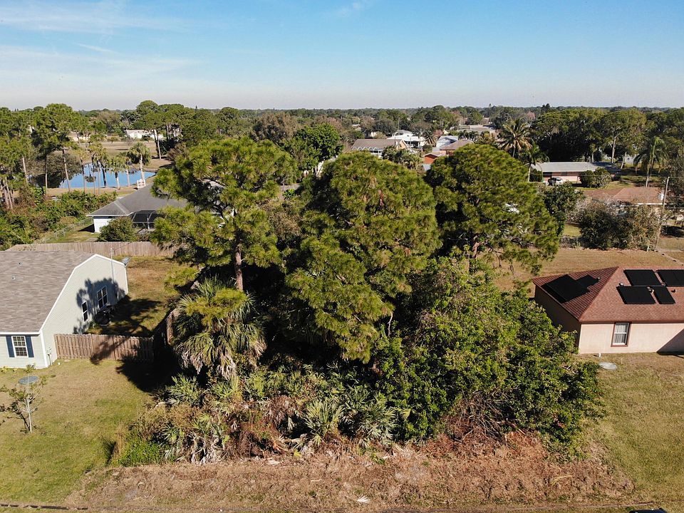 2nd image of 365 SE Dalva Ave