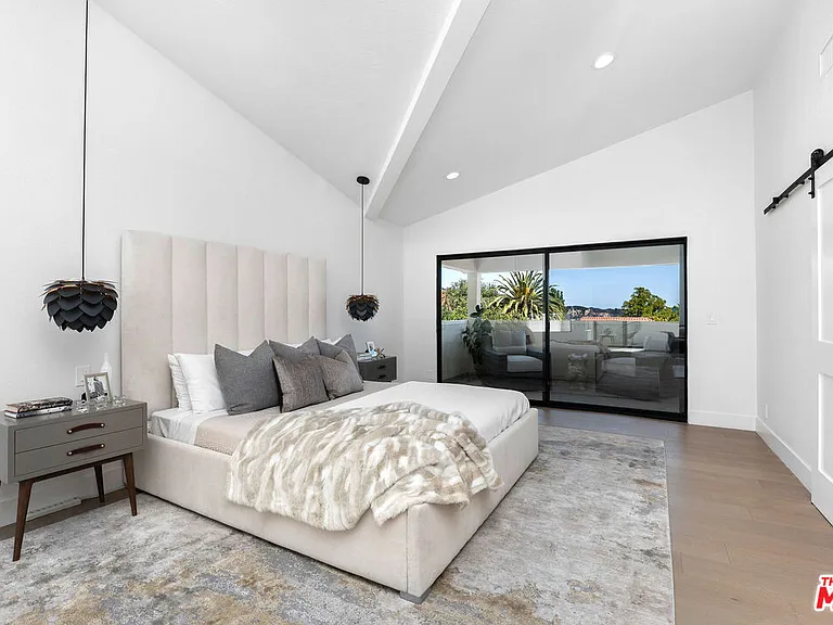 23458 W Moon Shadows Dr — Photo 10