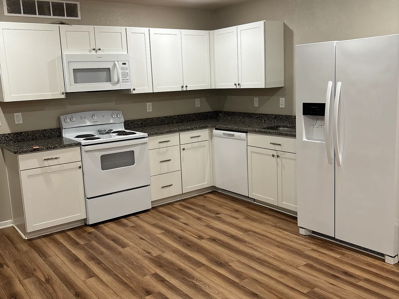 3 bed, 1068 sqft, $1,250 — Photo 2