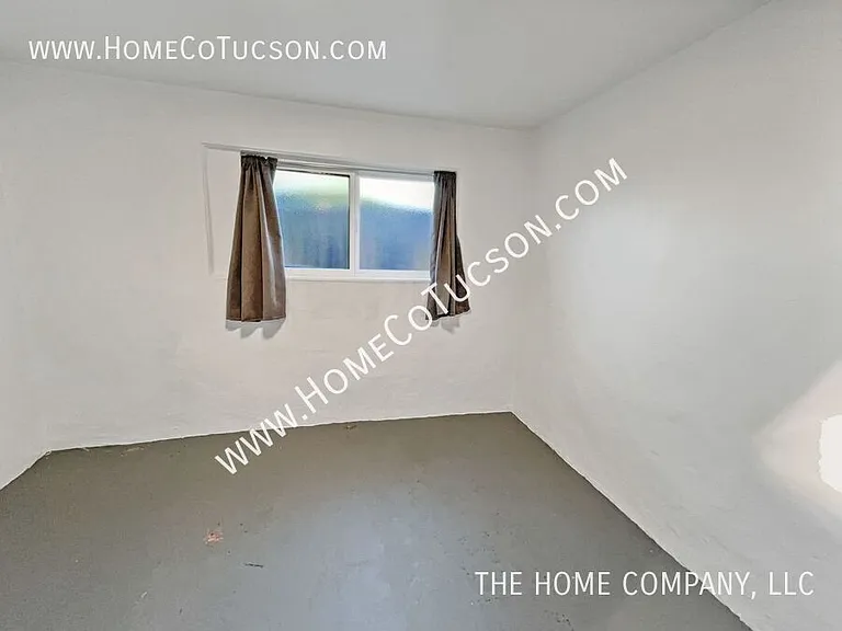 940 E Florita St — Photo 42