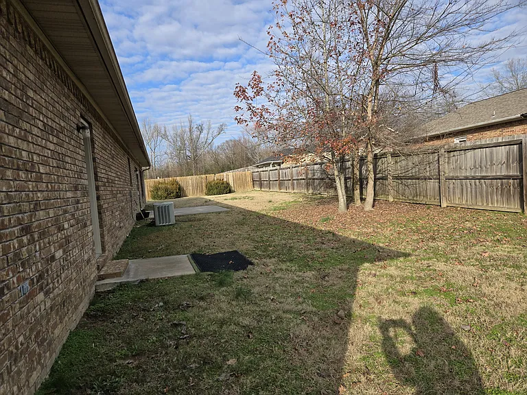 115 Valentina Dr — Photo 10