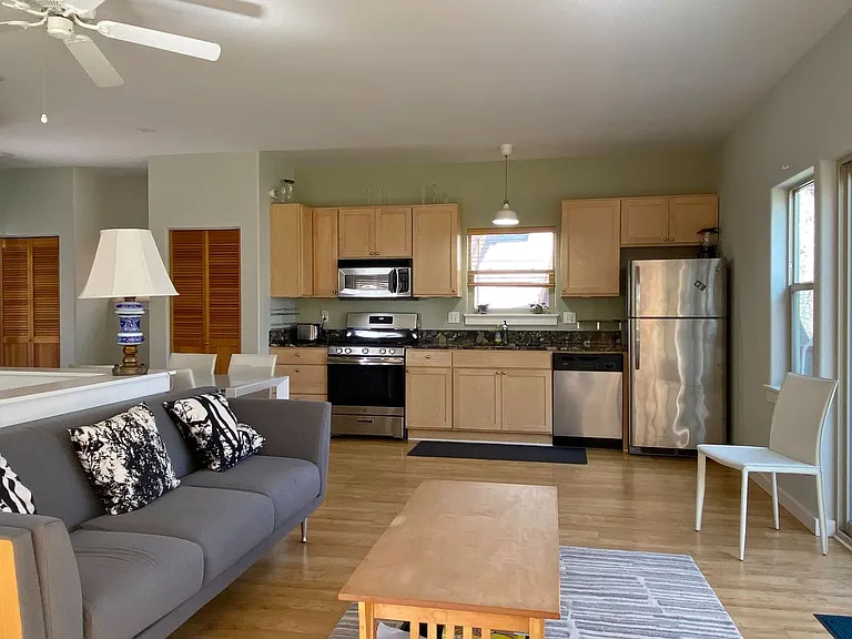 711 Katies Ln — Photo 10