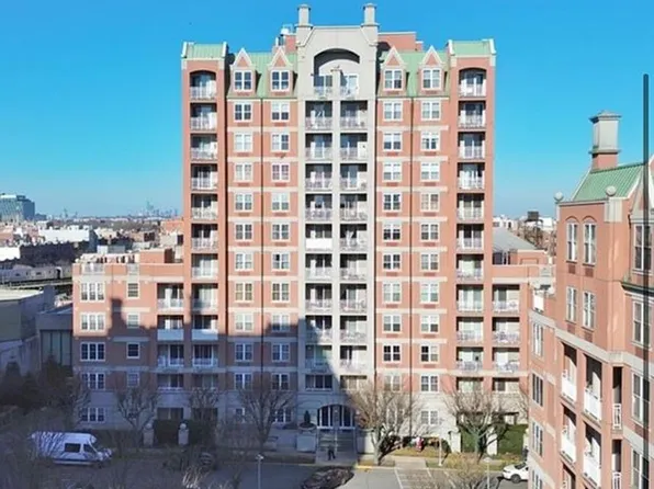 40 Oceana Dr #10-E, Brooklyn, NY 11235