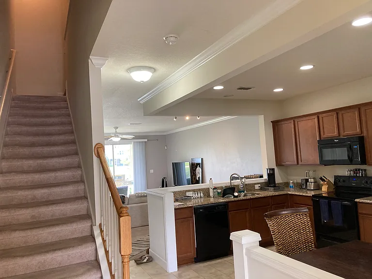 6846 Roundleaf Dr — Photo 6