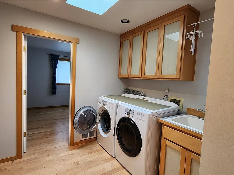 825 Brokaw Rd — Photo 8