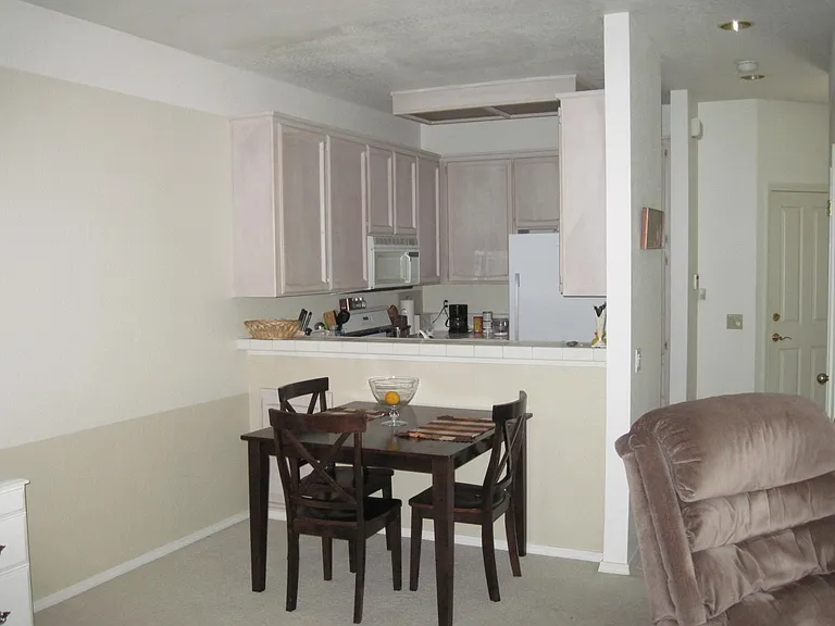 1049 Bell St #1 — Photo 4
