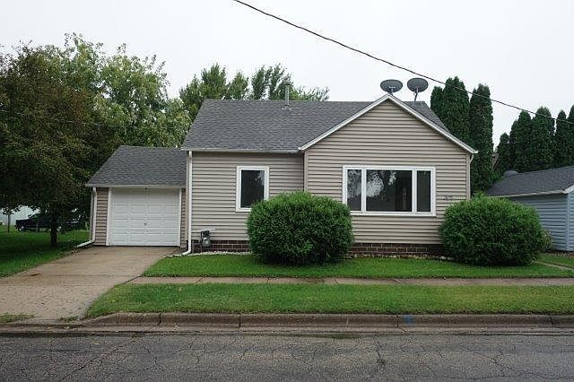 1st image of 302 1st St NE