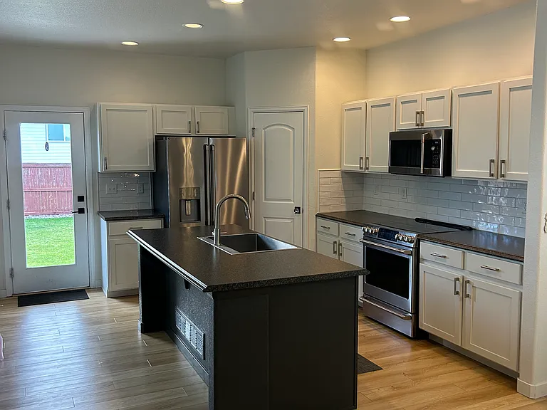 1839 Sunset Vista Dr — Photo 2