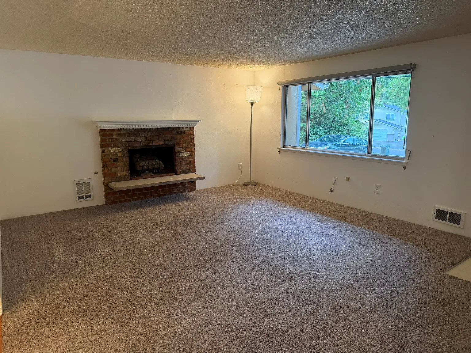 2 bed, 800 sqft, $2,050 — Photo 3