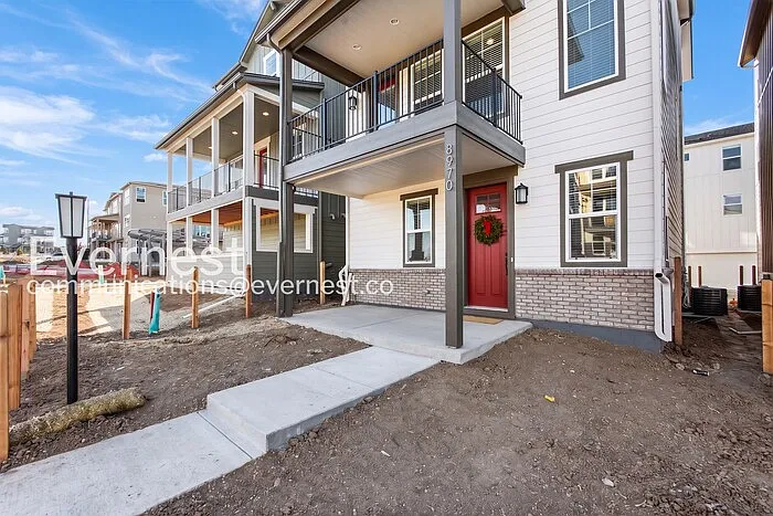 3 bed, 3.5 bath, 2075 sqft, $3,395 — Photo 2