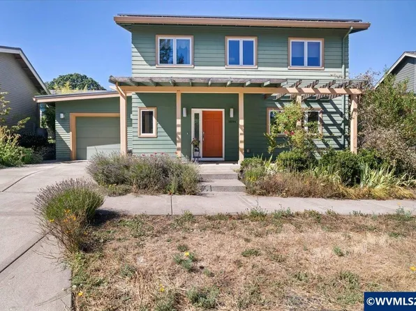 1884 John Muir Cir SE, Salem, OR 97302