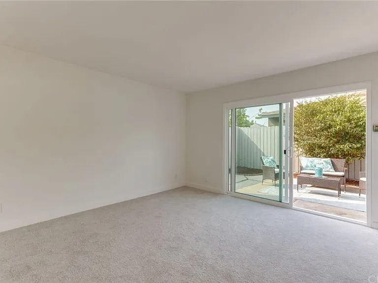 14801 Kingsdale Ave — Photo 10
