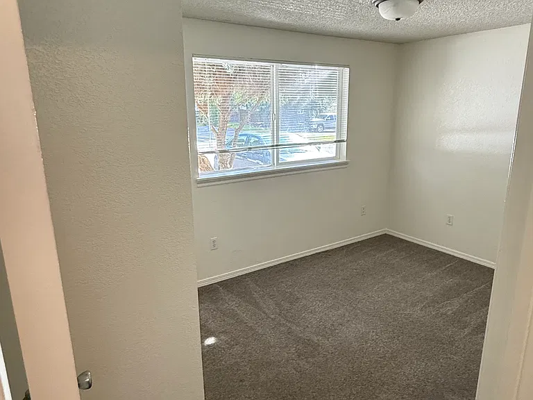 9127 Meridian Pl NE #2 — Photo 8