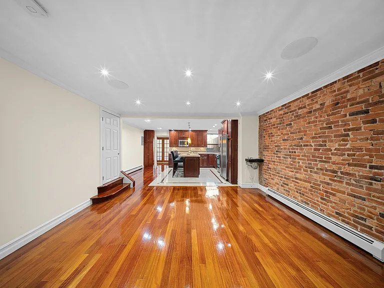 419 Hancock St #1 — Photo 6