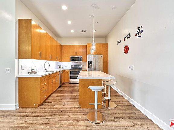 5th image of 3223 W 6th St Unit 1005