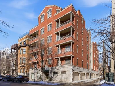 120 W Oak St APT 4D, Chicago, IL, 60610