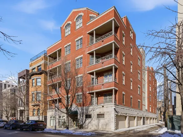 120 W Oak St APT 4D, Chicago, IL 60610