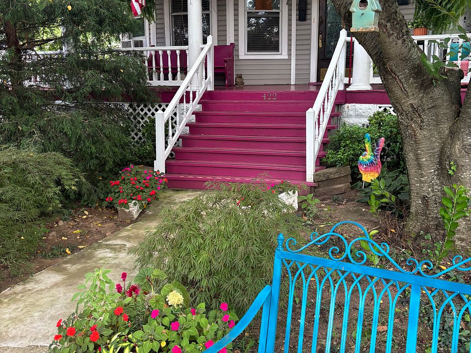 1st image of 422 King George Ave SW #3