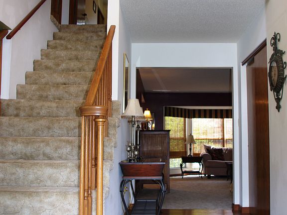 2-Story Foyer Entry