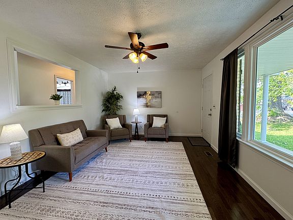 5th image of 1196 Windsor Cir