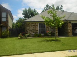 5703 Congressional Dr, Arlington, TX 76018