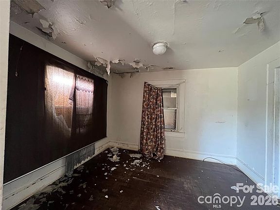 5th image of 345 Bradford Dr