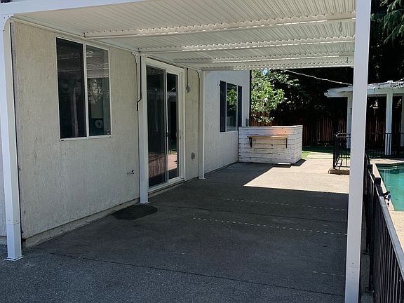 4th image of 2270 Railway Cir