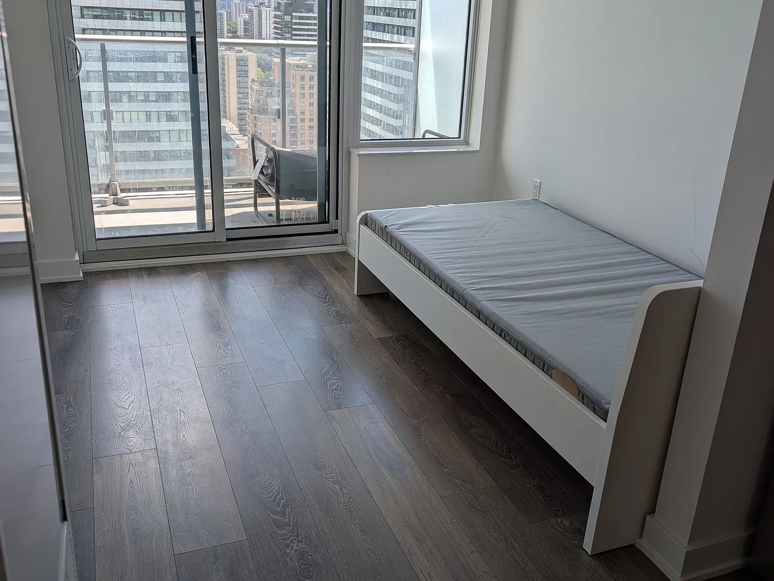 Studio, $1,900 — Photo 3
