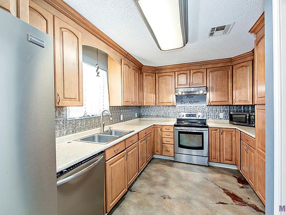 5th image of 318 Whippoorwill Dr