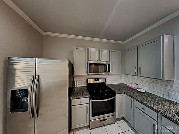 4th image of 204 Clearlake Dr