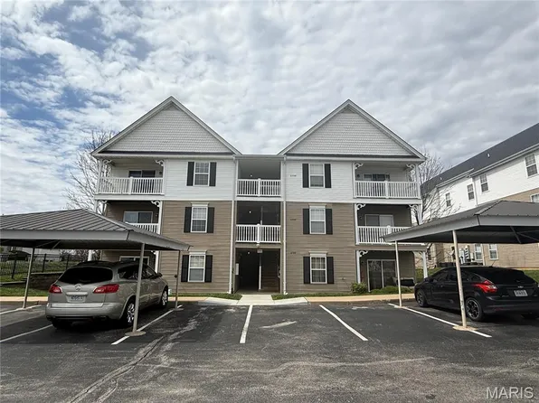 6102 Spring River Dr, O'Fallon, MO 63368