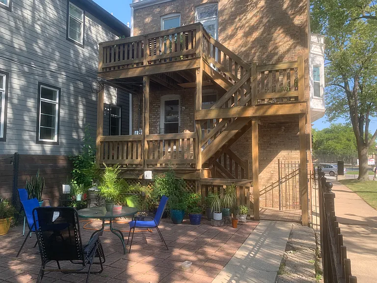 2301 W Montrose Ave #B — Photo 12