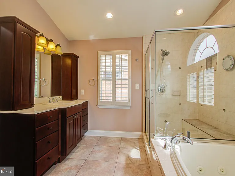 9203 Cedarcrest Dr — Photo 24