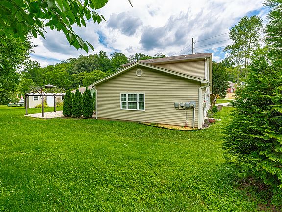 3rd image of 492 Glenhill Cir