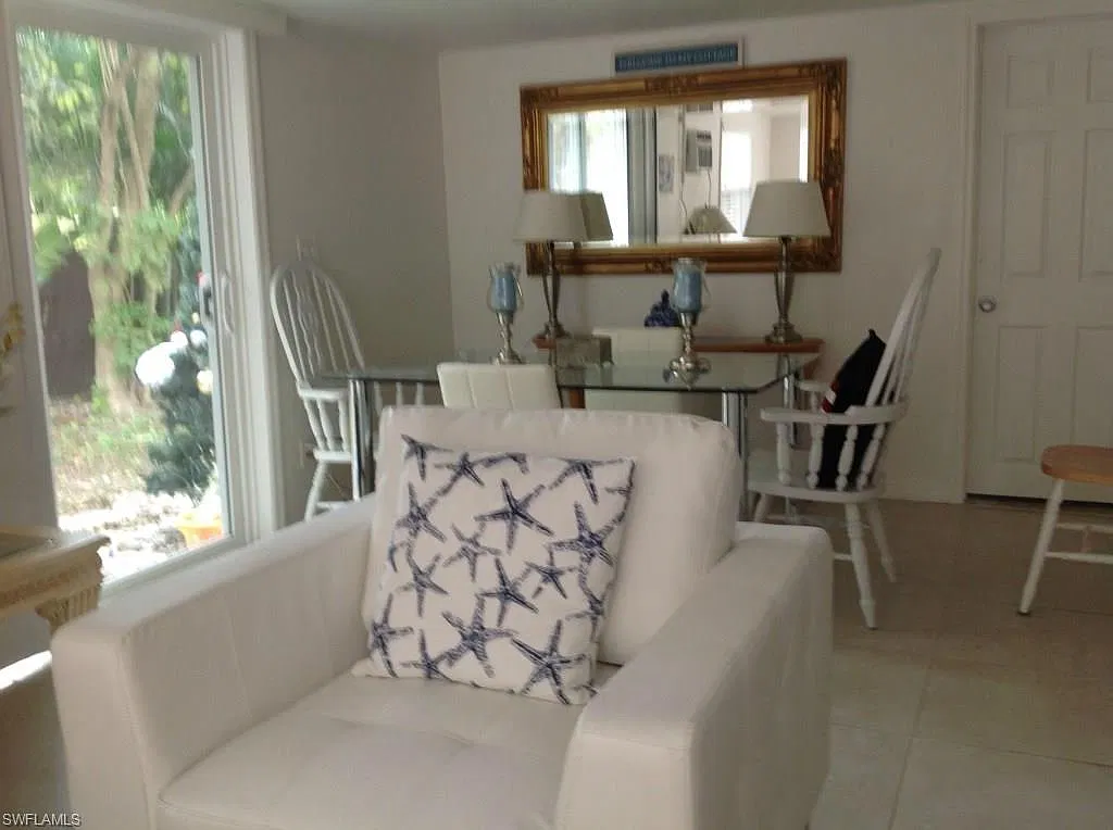 3 bed, 2.0 bath, 1100 sqft, $2,200 — Photo 2