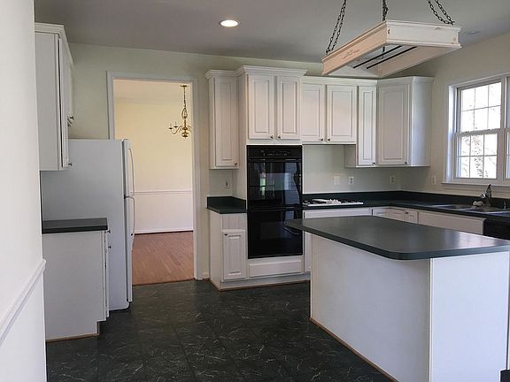 Large eat-in Kitche