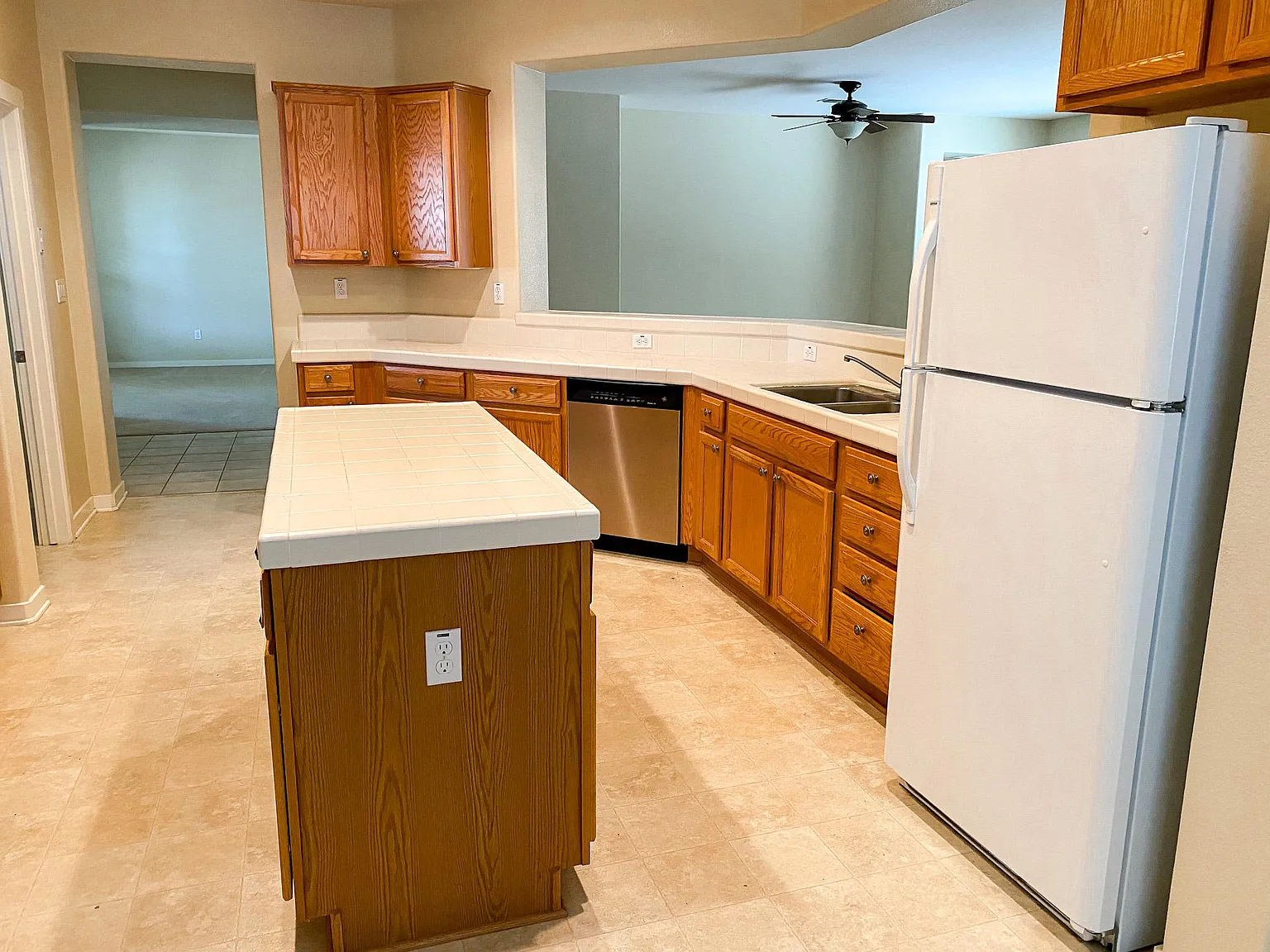 2 bed, 1764 sqft, $2,750 — Photo 4