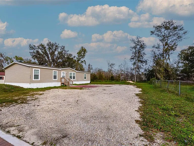 3205 J And J Manor Rd — Photo 2