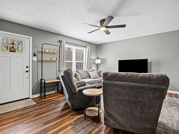 3rd image of 479 Quinn Rd