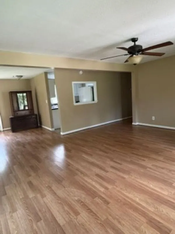 3 bed, 2.0 bath, 1400 sqft, $1,900 — Photo 3